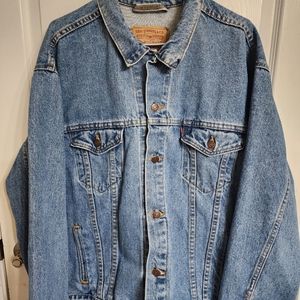 Vintage Levi's Trucker Men Denim Jacket - EUC